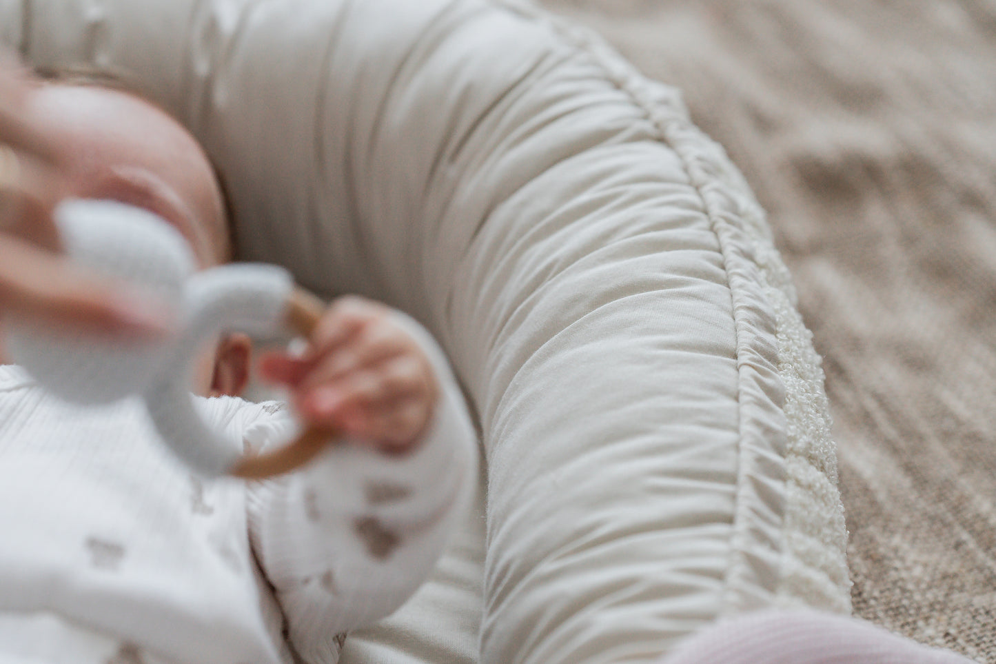 Cocon bébé Boucles d’Or | Réducteur de lit bébé en tissu teddy