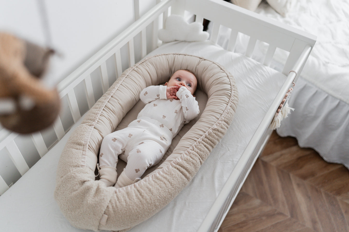 Cocon bébé Boucles d’Or | Réducteur de lit bébé en tissu teddy