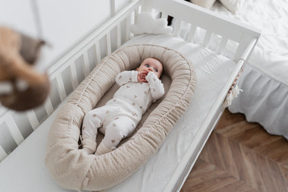Cocon bébé Boucles d’Or | Réducteur de lit bébé en tissu teddy